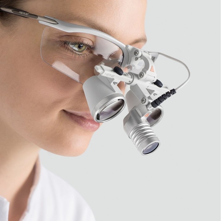 Ensemble HEINE LoupeLight 2 avec loupes HR 2.5x / 340